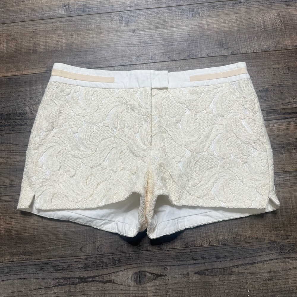 A.L.C Elegant Cream Lace Women Shorts 2" Size 8